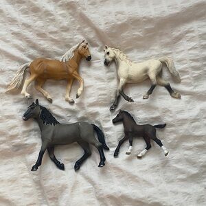 Schleich set a four retired